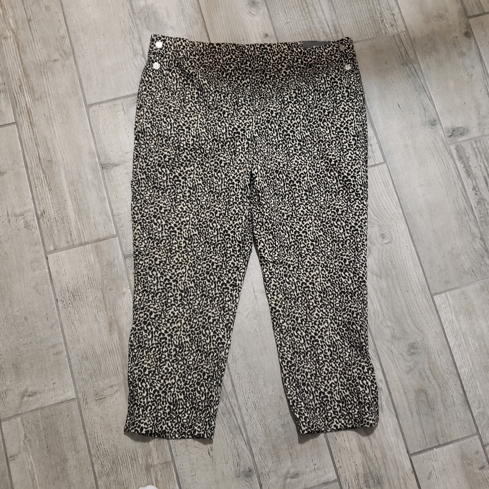 RAFAELLA COMFORT EUC Stretch Leopard Pull-on Capris - Curated By Rua'h Kibriya